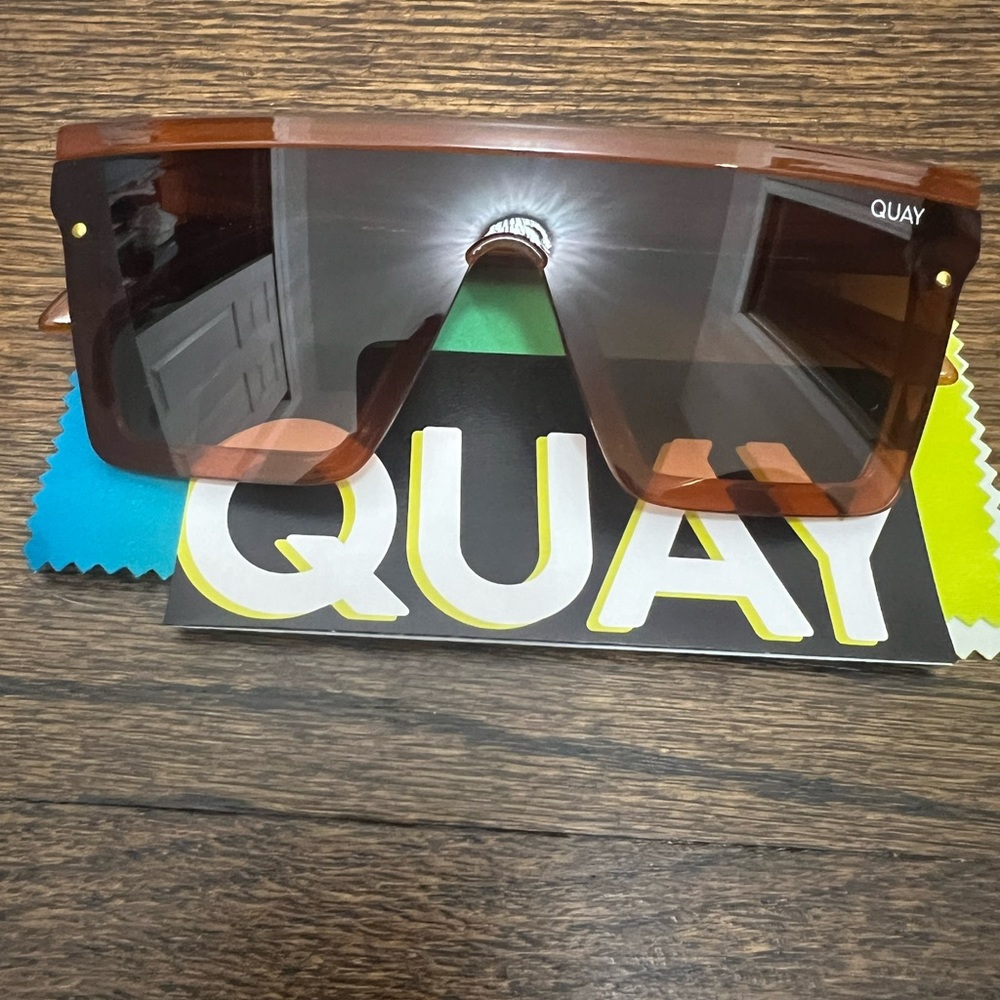 Quay Australia Hindsight sunglasses